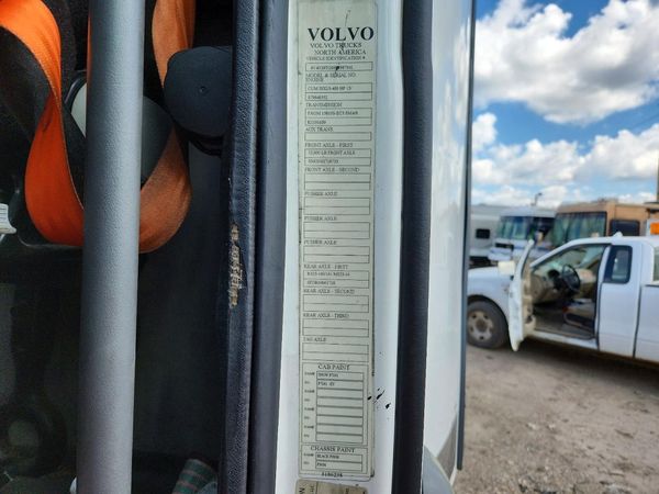 2017 VOLVO VNL