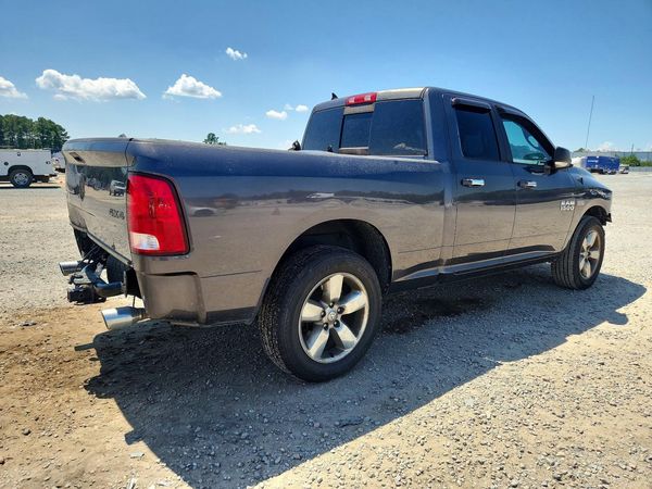 2017 RAM 1500 SLT QUAD CAB 4X4
