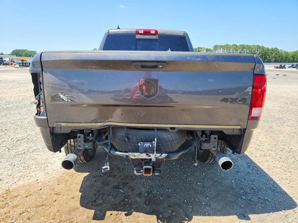 2017 RAM 1500 SLT QUAD CAB 4X4