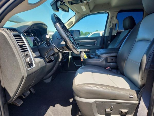 2017 RAM 1500 SLT QUAD CAB 4X4
