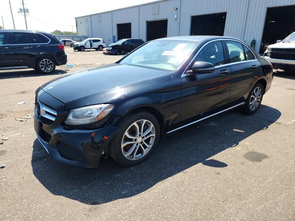 2016 MERCEDES-BENZ C-CLASS C300-4M — Front 3/4