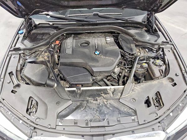 2018 BMW 530 xDrive — Engine bay