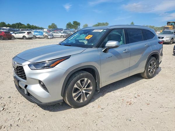 2021 TOYOTA HIGHLANDER XLE Nav