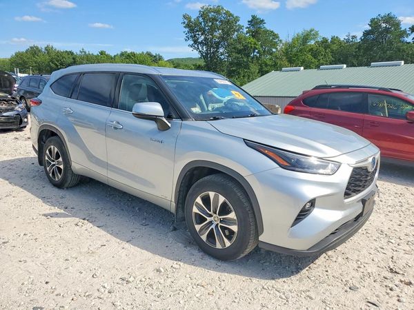 2021 TOYOTA HIGHLANDER XLE Nav