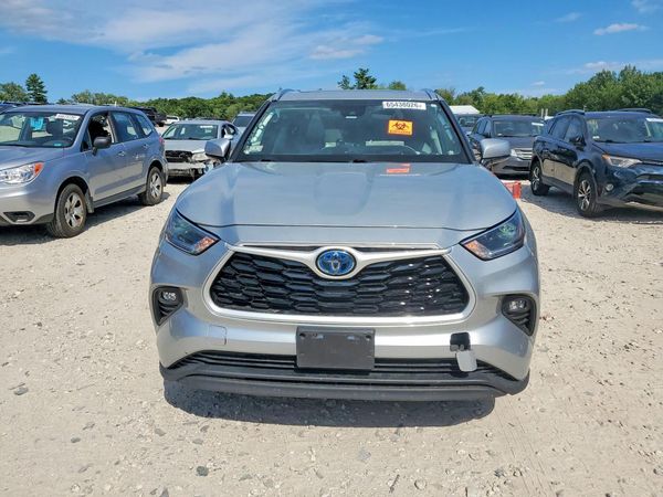 2021 TOYOTA HIGHLANDER XLE Nav