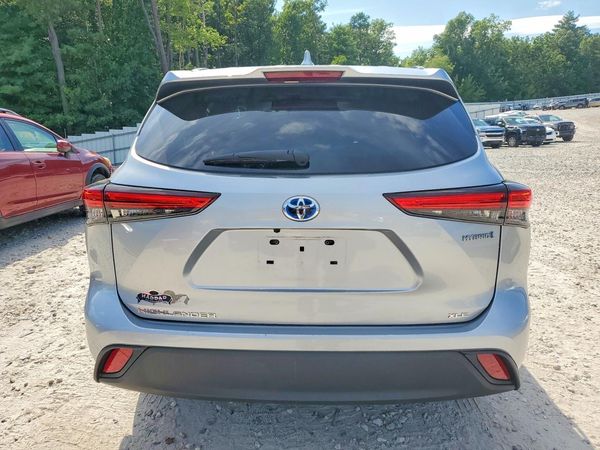 2021 TOYOTA HIGHLANDER XLE Nav