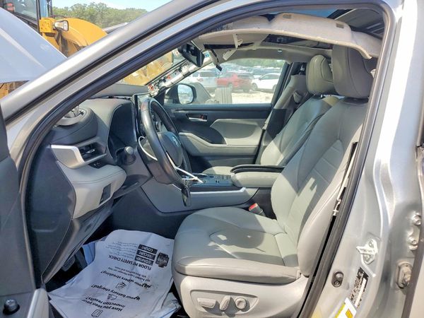 2021 TOYOTA HIGHLANDER XLE Nav