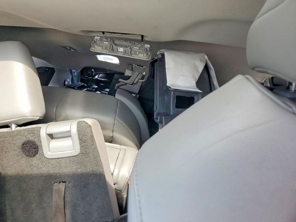 2021 TOYOTA HIGHLANDER XLE Nav