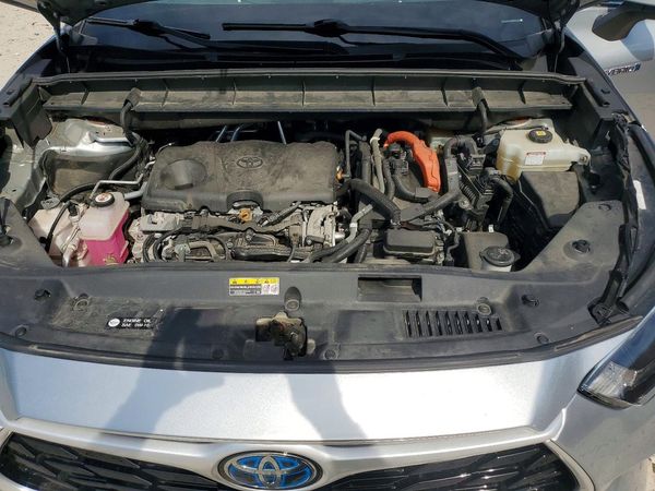 2021 TOYOTA HIGHLANDER XLE Nav