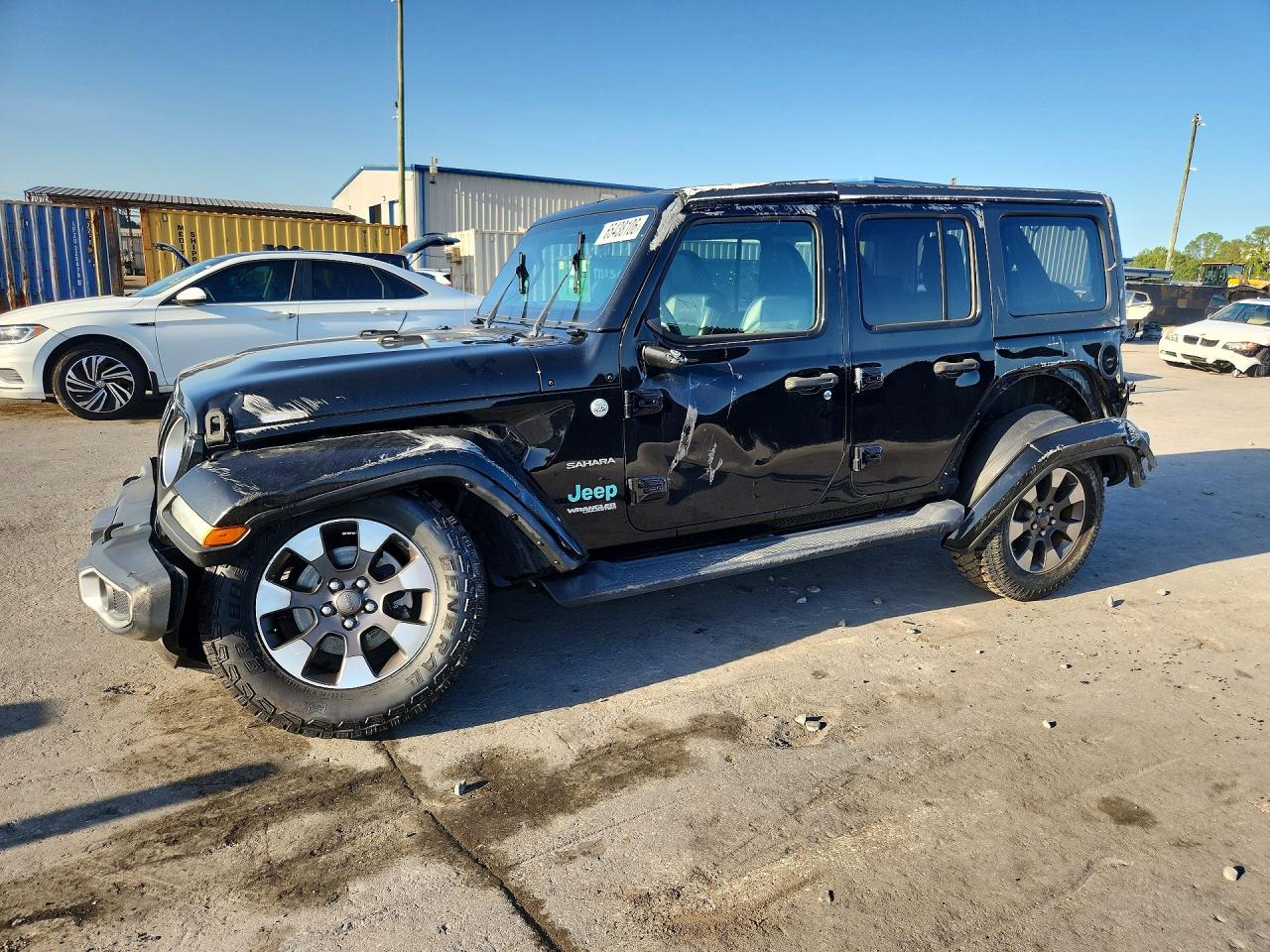 2018 JEEP WRANGLER Unlimited Sahara — Front 3/4