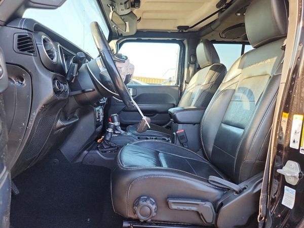 2018 JEEP WRANGLER Unlimited Sahara — DENT