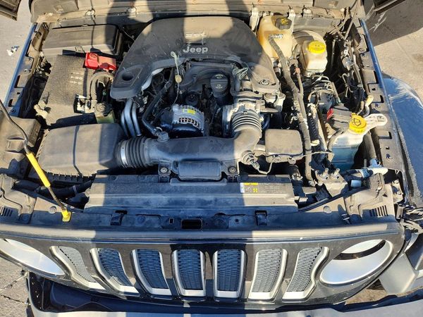 2018 JEEP WRANGLER Unlimited Sahara — Engine bay