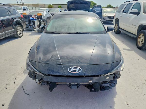 2022 HYUNDAI ELANTRA Limited