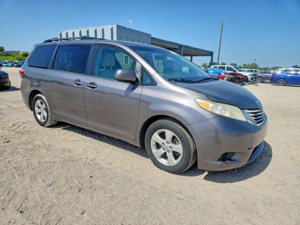 2017 TOYOTA SIENNA LE Mobility/LE