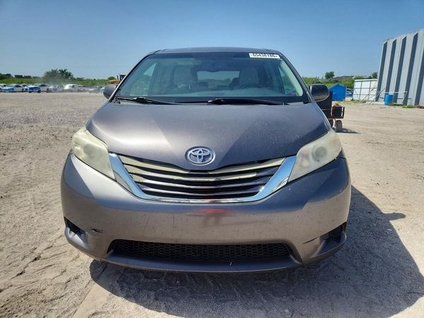 2017 TOYOTA SIENNA LE Mobility/LE