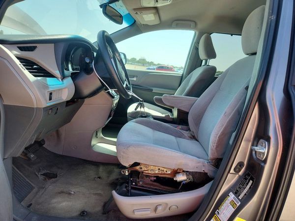 2017 TOYOTA SIENNA LE Mobility/LE