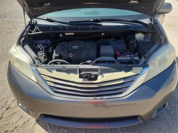 2017 TOYOTA SIENNA LE Mobility/LE