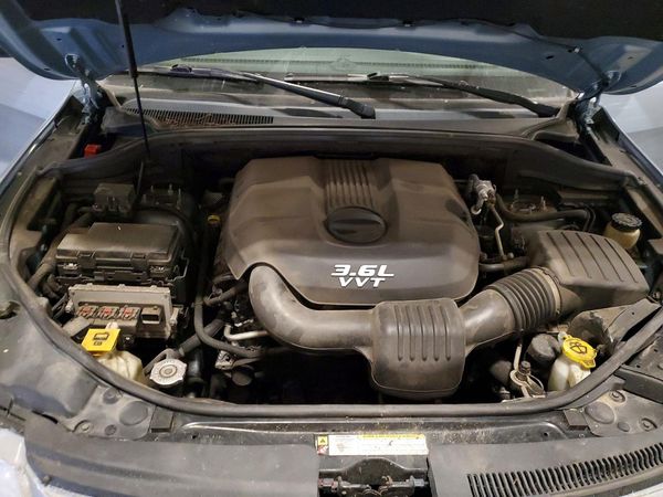 2012 JEEP CHEROKEE Limited — Engine bay