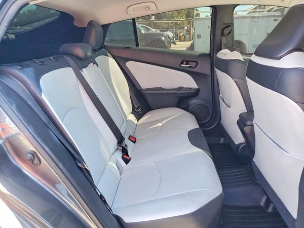 2017 TOYOTA PRIUS