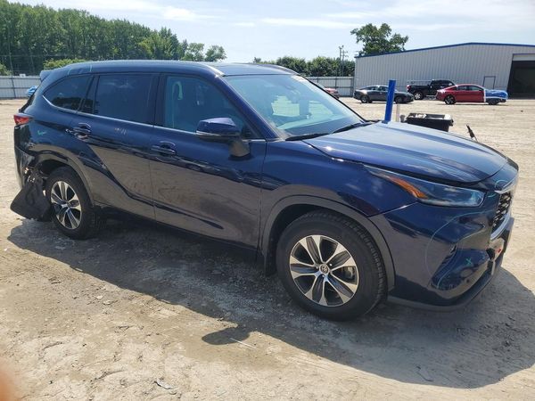 2021 TOYOTA HIGHLANDER XLE Nav