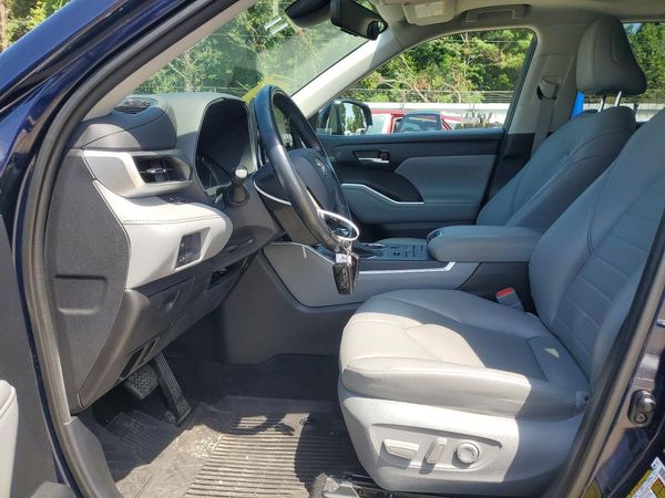 2021 TOYOTA HIGHLANDER XLE Nav
