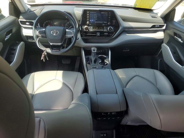2021 TOYOTA HIGHLANDER XLE Nav