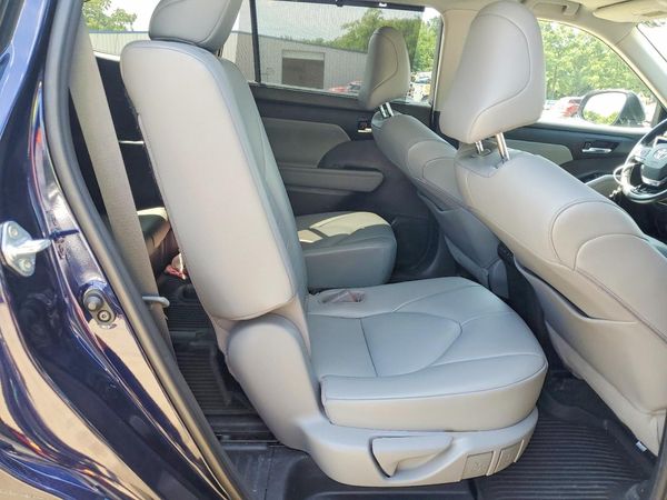 2021 TOYOTA HIGHLANDER XLE Nav