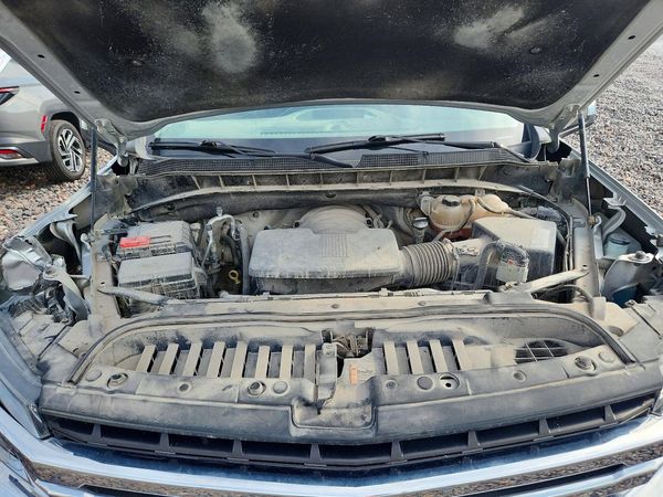 2021 CHEVROLET SILVERADO LT — Engine bay