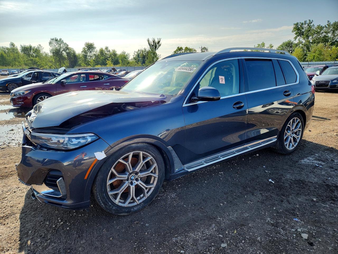 2019 BMW X7 xDrive40i — Front 3/4