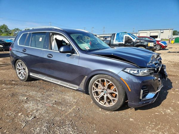 2019 BMW X7 xDrive40i — Passenger 3/4
