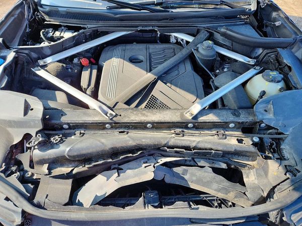 2019 BMW X7 xDrive40i — Engine bay
