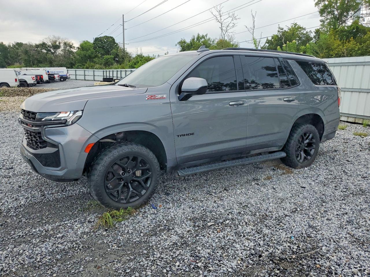 2021 CHEVROLET TAHOE Z71 — Front 3/4
