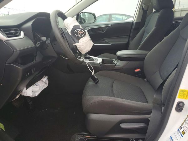 2020 TOYOTA RAV4 LE — DENT