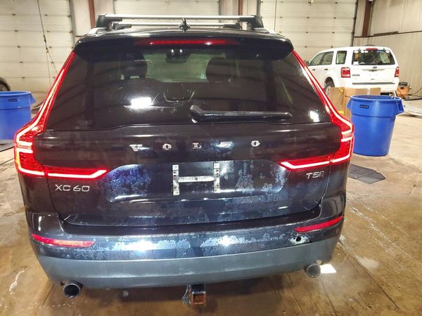 2019 VOLVO XC60 Momentum