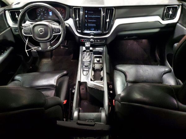 2019 VOLVO XC60 Momentum