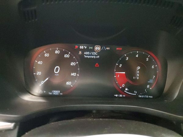 2019 VOLVO XC60 Momentum