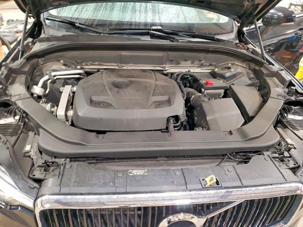 2019 VOLVO XC60 Momentum