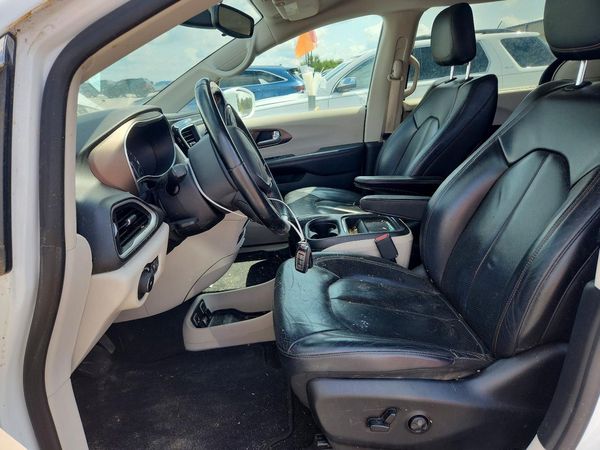 2018 CHRYSLER PACIFICA Touring L — DENT