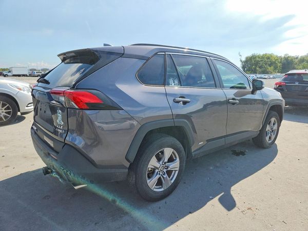 2022 TOYOTA RAV4 XLE