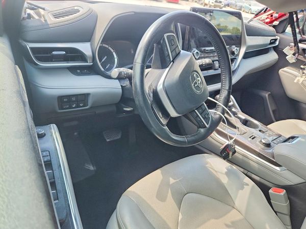 2022 TOYOTA HIGHLANDER Platinum