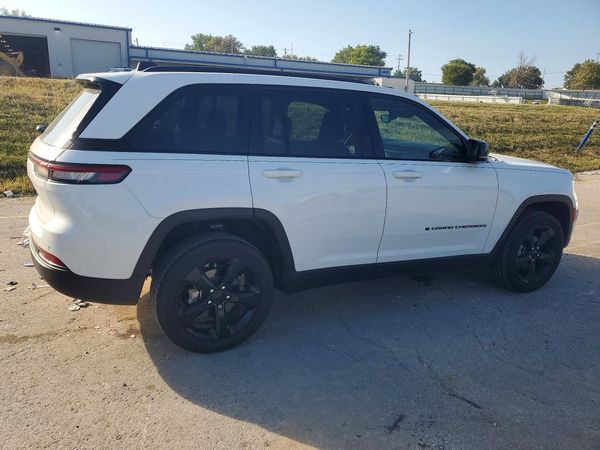 2023 JEEP GRAND CHEROKEE Laredo, Altitude