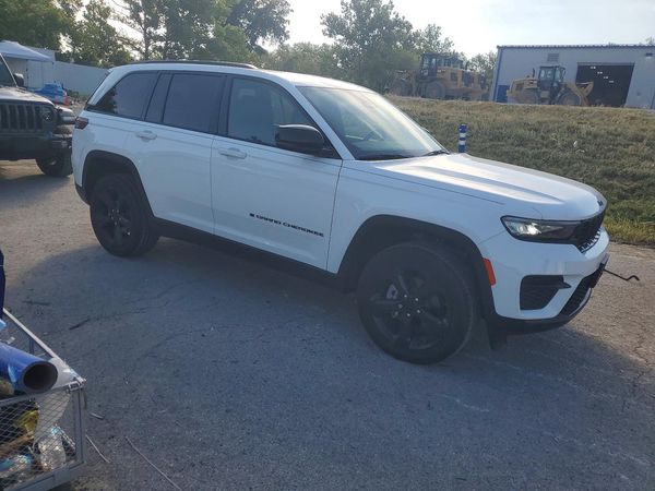 2023 JEEP GRAND CHEROKEE Laredo, Altitude