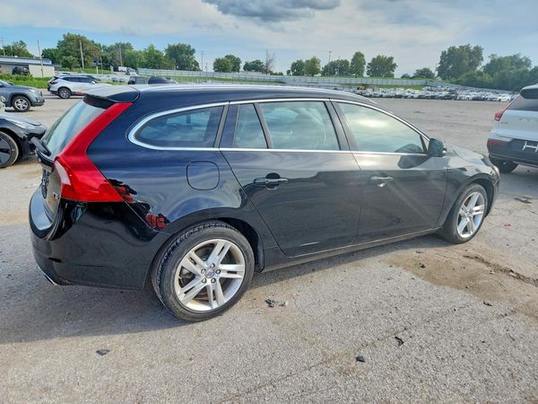2015 VOLVO V60 Premier (non R design)