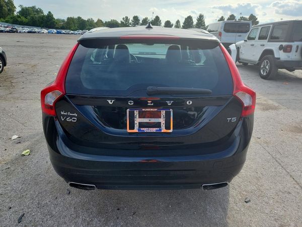 2015 VOLVO V60 Premier (non R design)