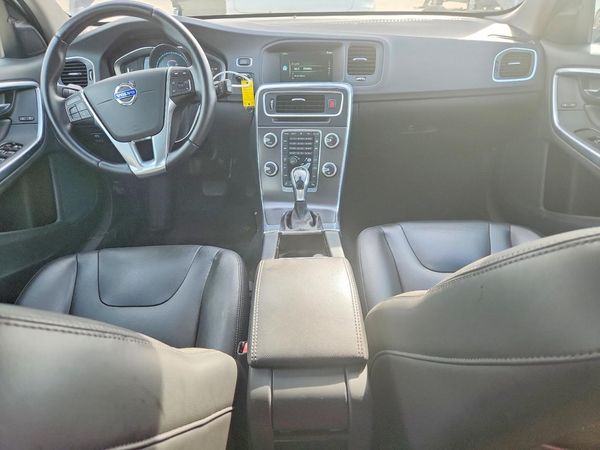 2015 VOLVO V60 Premier (non R design)