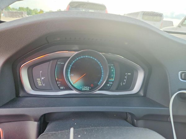 2015 VOLVO V60 Premier (non R design)