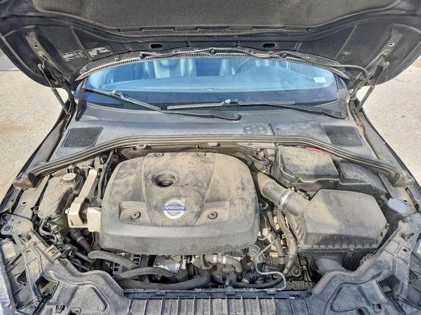 2015 VOLVO V60 Premier (non R design)