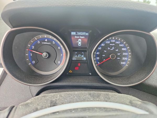 2013 HYUNDAI ELANTRA