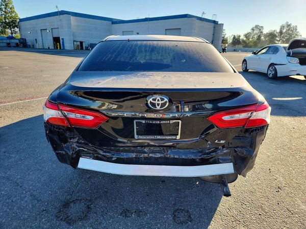 2018 TOYOTA CAMRY