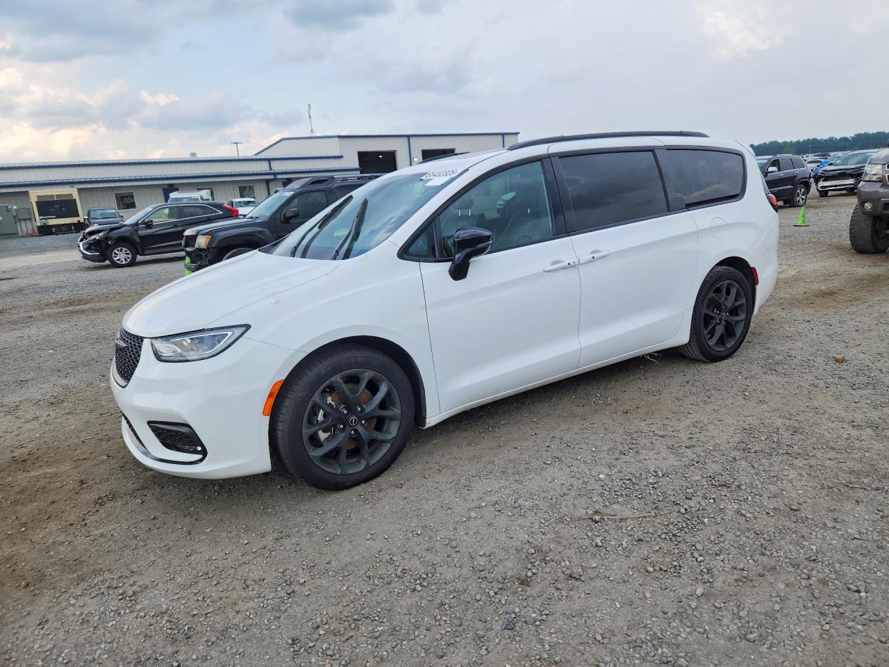 2025 CHRYSLER PACIFICA Limited — Front 3/4